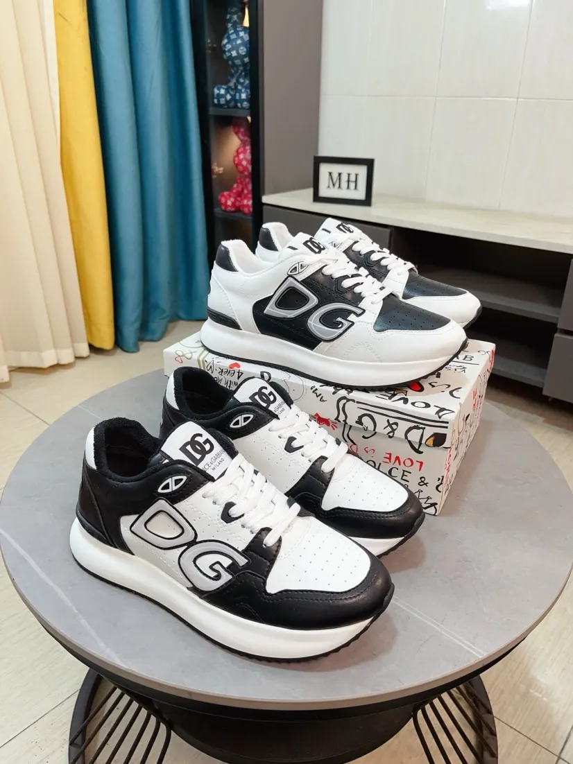 Men's shoes 💰500🌹🌹"Dolce & Gabbana DG" original imported first-layer cowhide ➕ sheepskin lining, light on the foot, comfortable, versatile, original special outsole 🔥favored by trendy men, welcome to compare quality 🔥exquisite luxury, super A level! Compared with the genuine product at the counter, the version is no worse at all! Code number 38-46